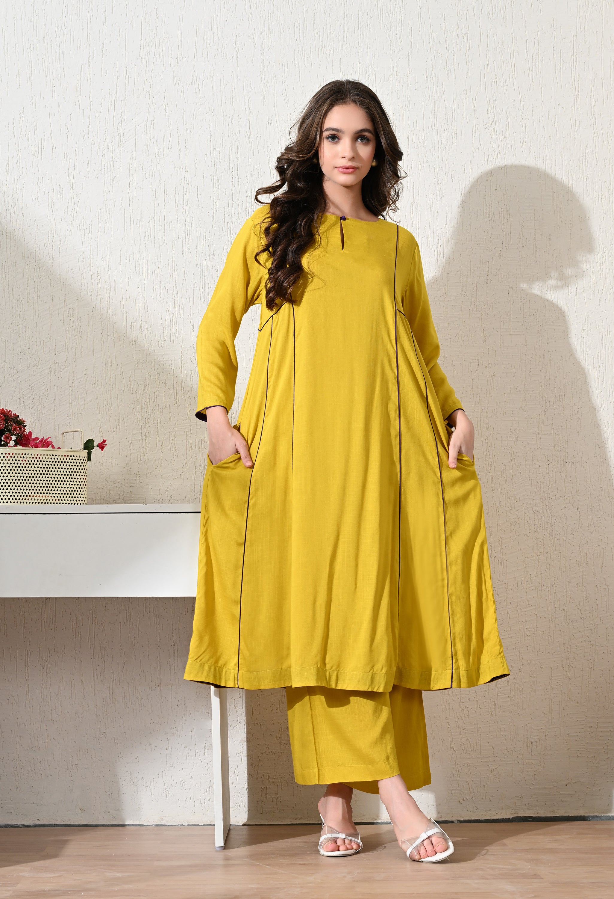 YELOW BITE REYON KURTA SET